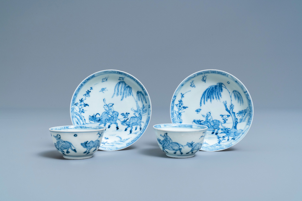 A pair of Chinese blue and white cups and saucers, Ca Mau shipwreck, Kangxi/Yongzheng